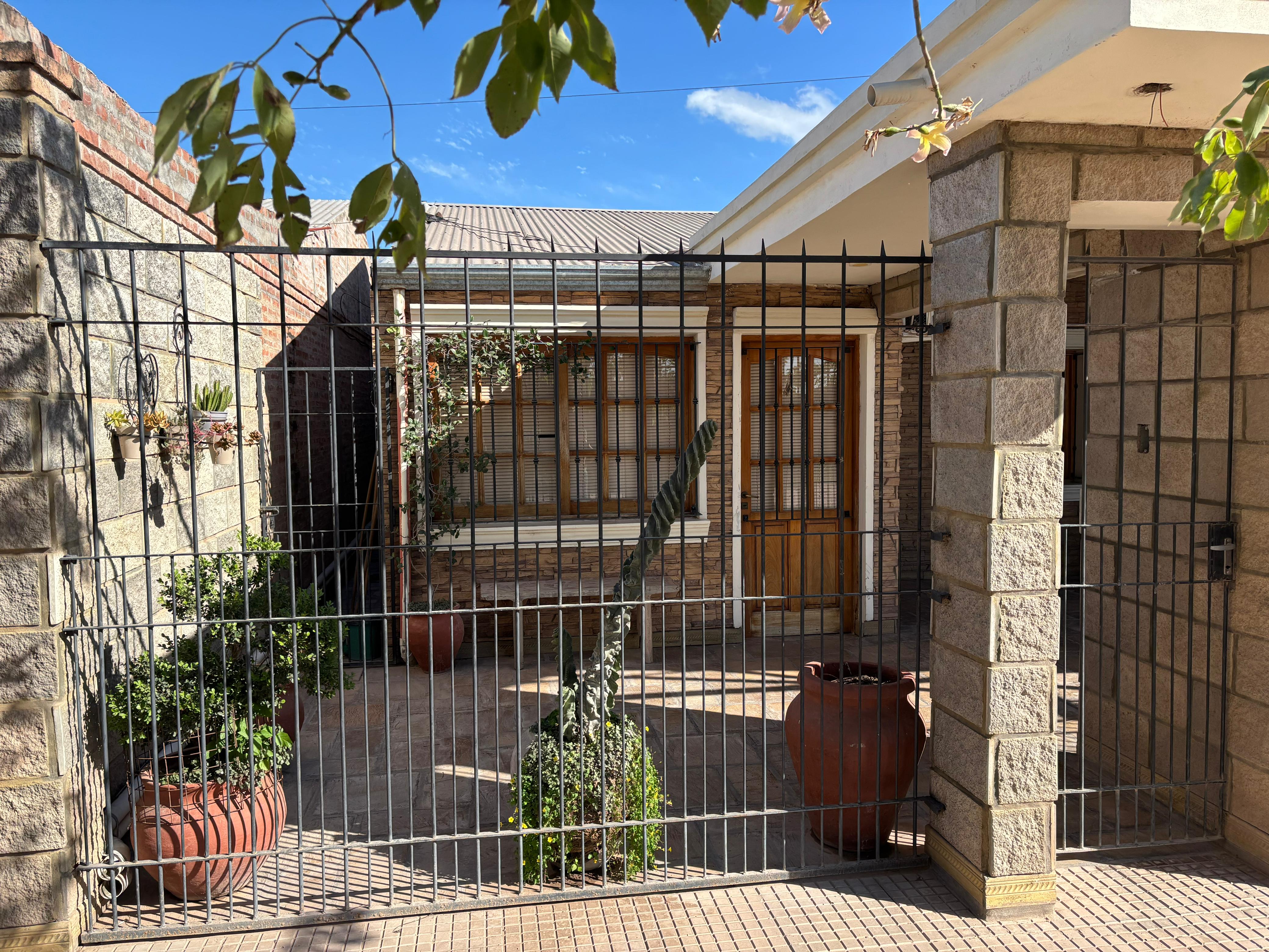 Fachada principal de la casa