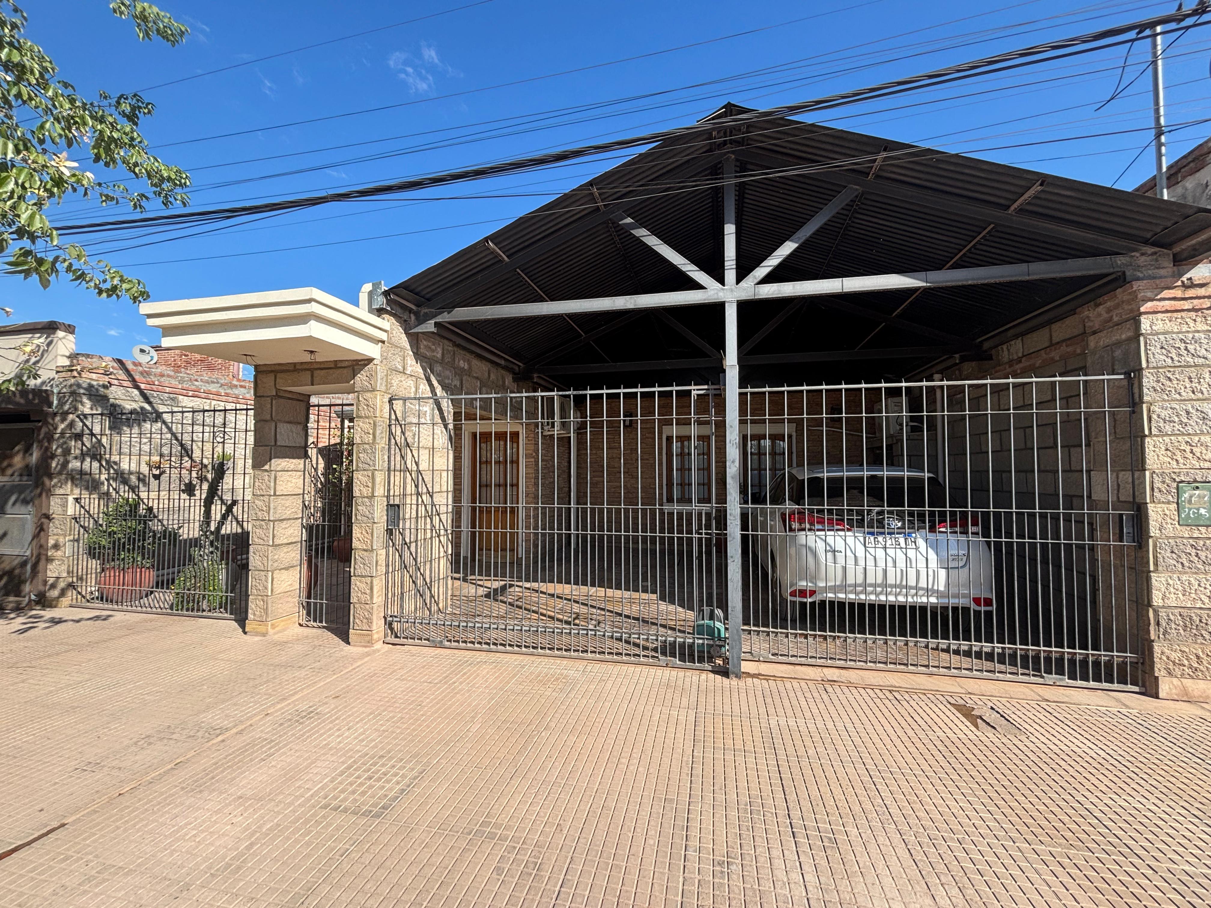 Fachada principal de la casa