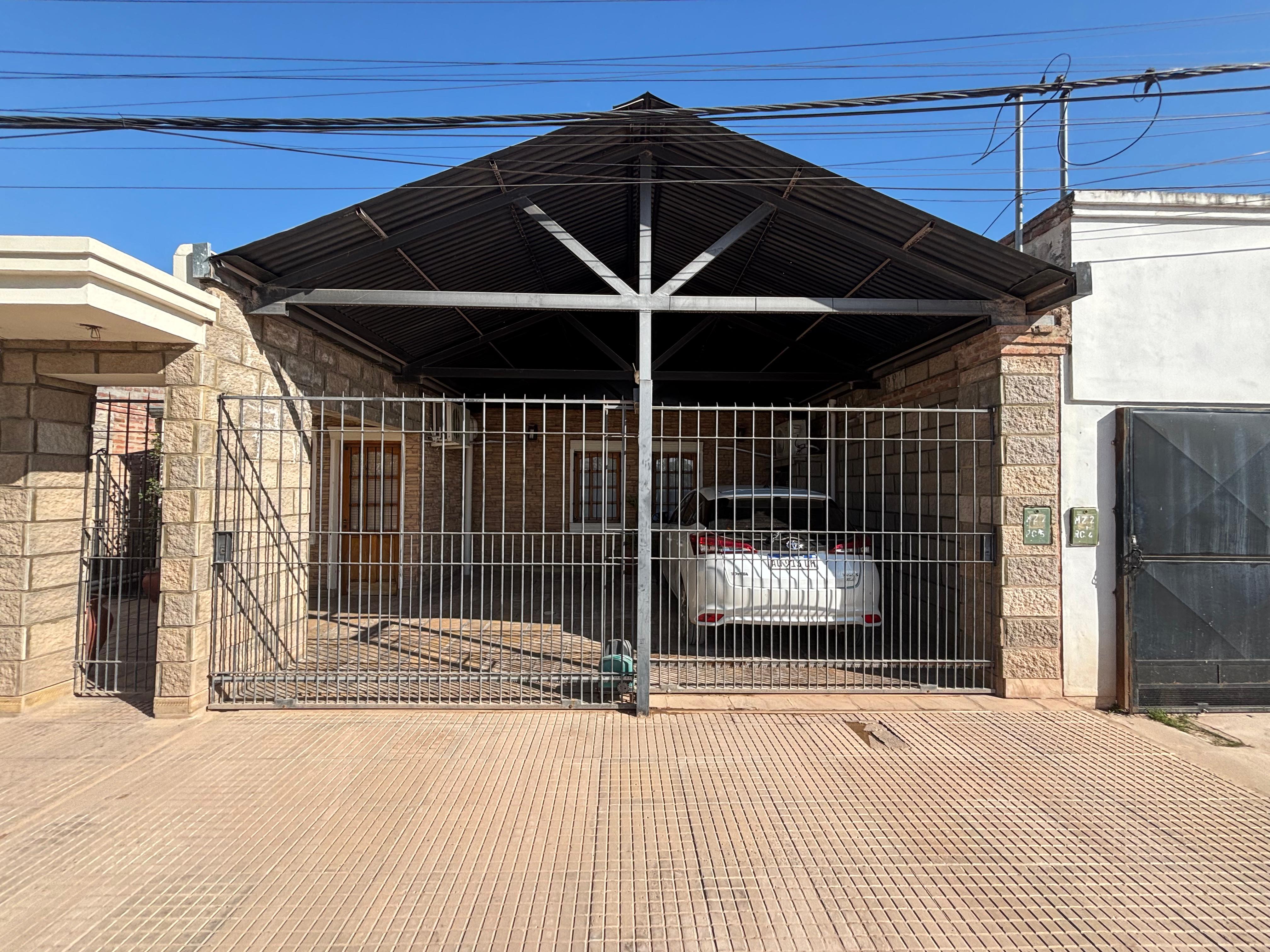Fachada principal de la casa