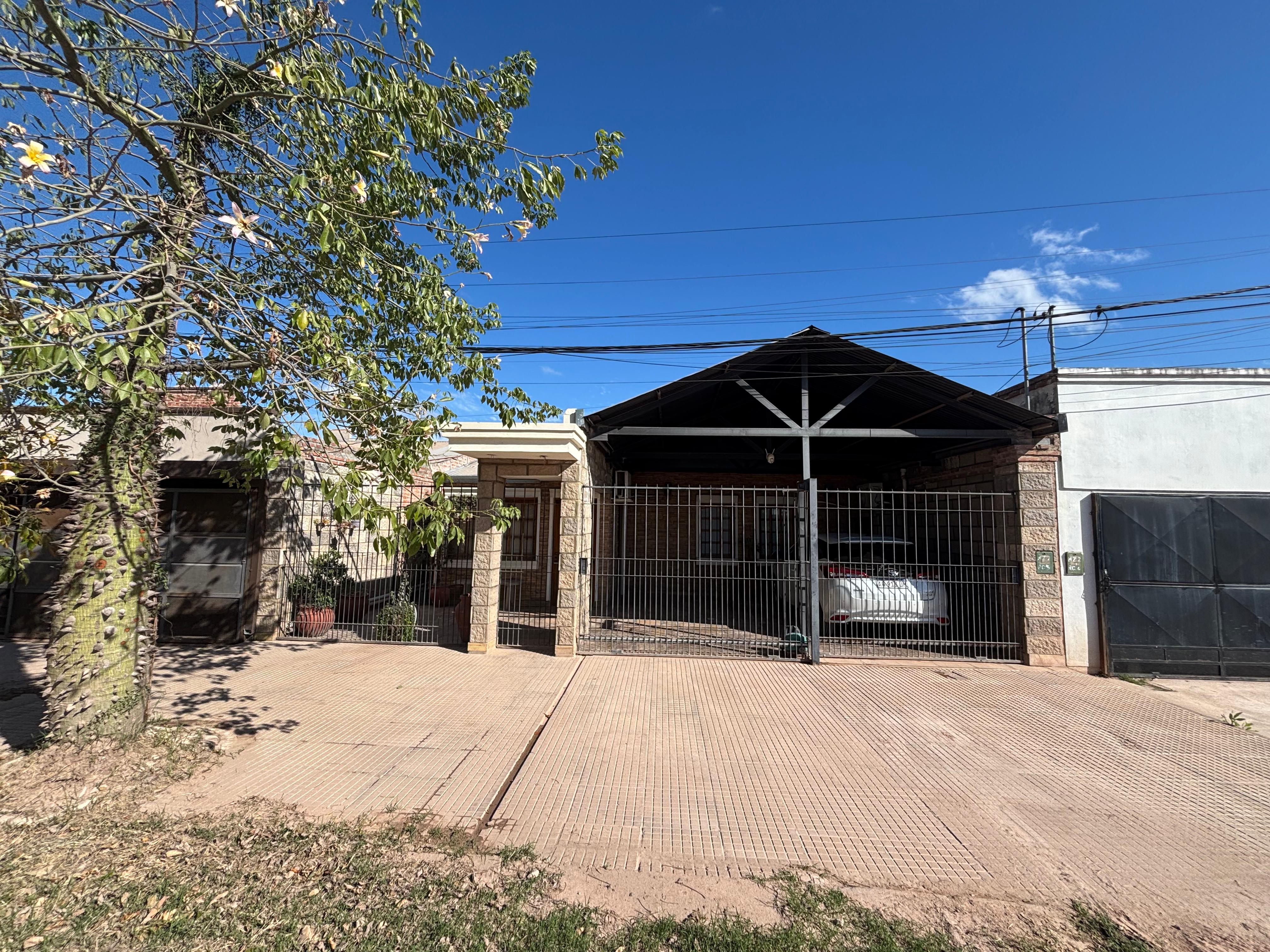 Fachada principal de la casa
